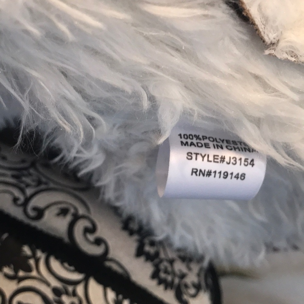 Classic Famous Plaid Print Sherpa Vest - Picture 4 of 8
